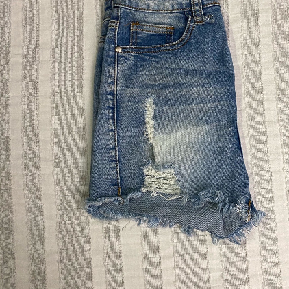 Shorts - Picture 2 of 4